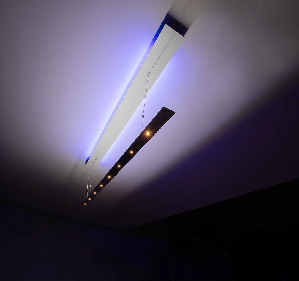 LED Pendelleuchte mit Spots und Ambient Light von NoDesign – modernes Lichtdesign von Günter Klügl.
