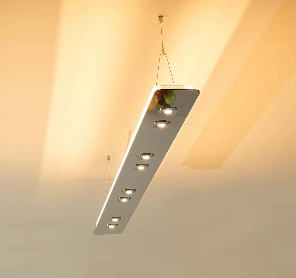 LED Pendelleuchte mit Spots von NoDesign – warmweißes Lichtdesign von Günter Klügl.