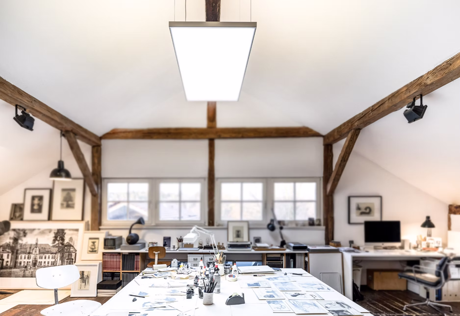 Büro mit Lichtdesign